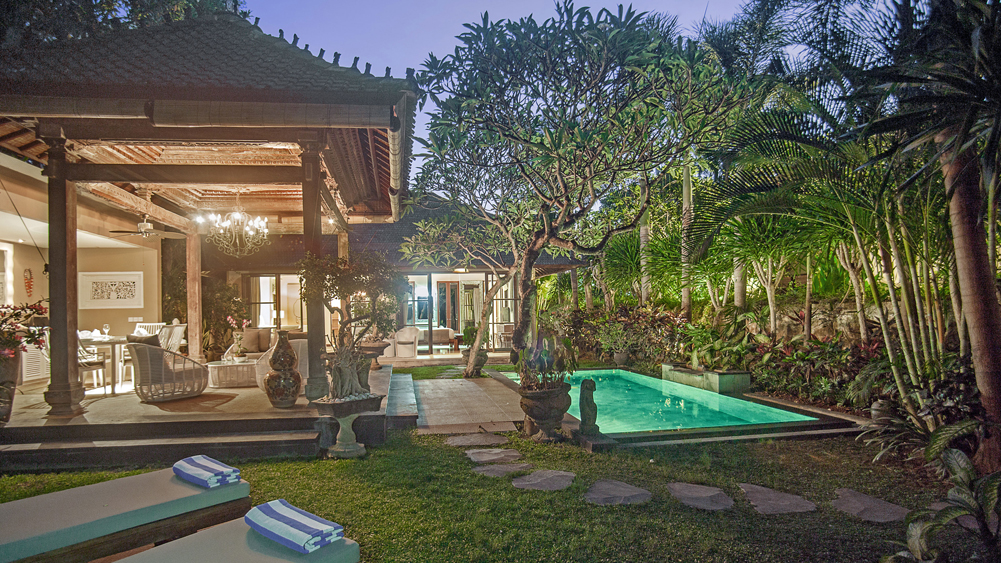 Avalon II - Pool and garden